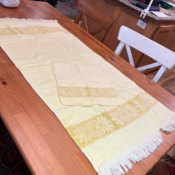 Cannon Other - Cannon sculpted Vintage 70s YELLOW Bath Towel and washcloth set 1970s